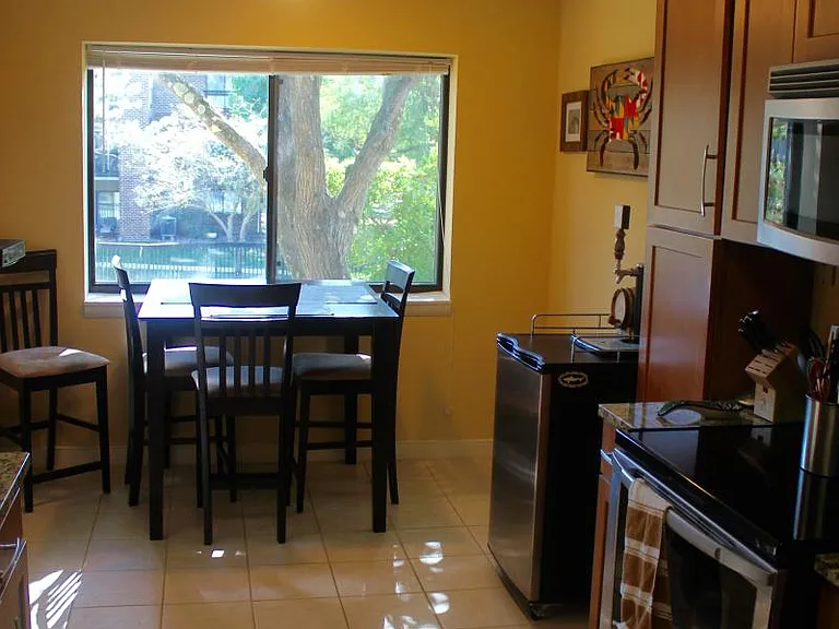 302 Hilltop Ln #F — Photo 3