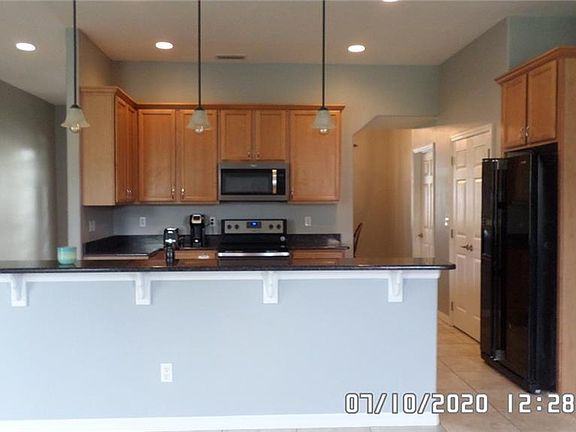 3rd image of 932 White Oak Way