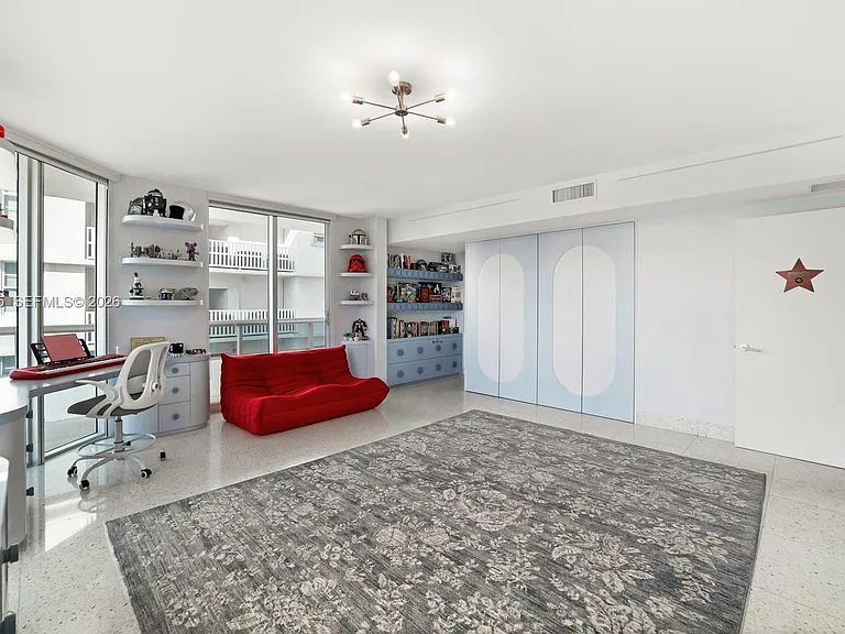 5801 Collins Ave #1200 — Photo 36