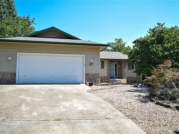 2nd image of 27 Dunkeld Dr