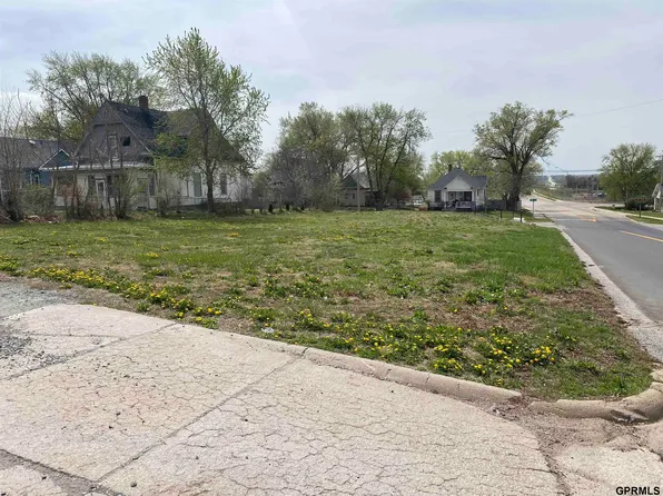 1103 4th St, Fairbury, NE 68352