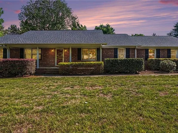 4526 Fence Dr, Greensboro, NC 27409