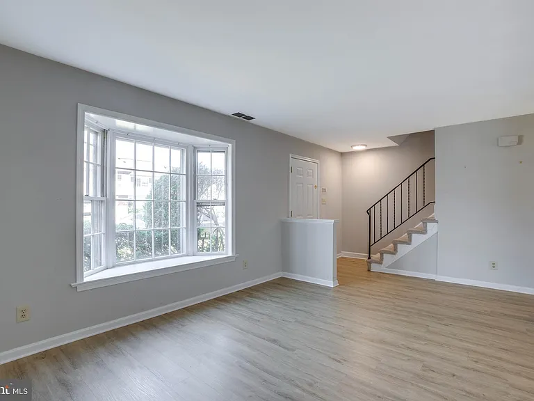 322 Clay St — Photo 6