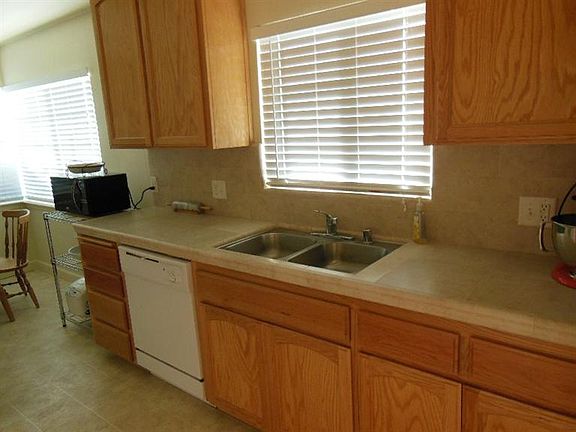 5th image of 2940 N Millbrook Ave
