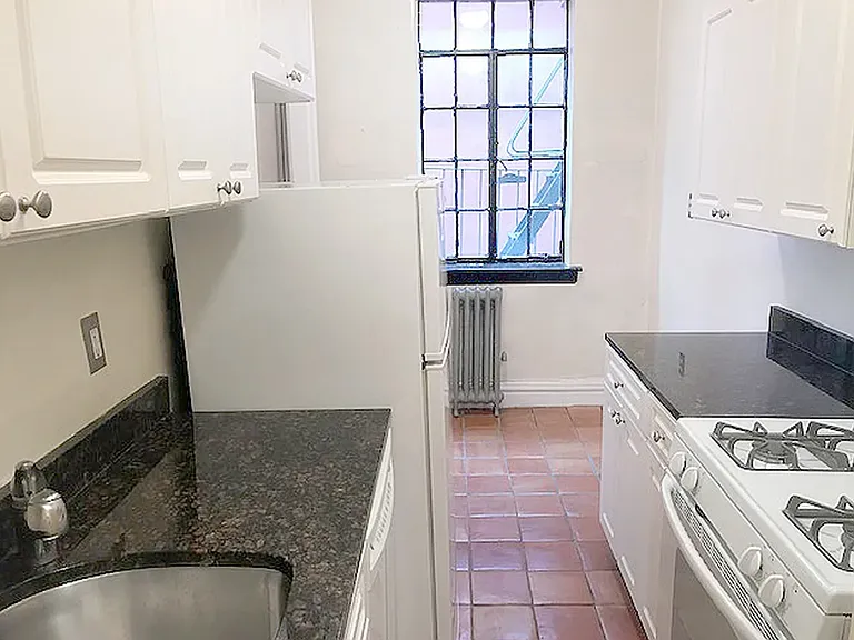 72 Barrow St #4C — Photo 3