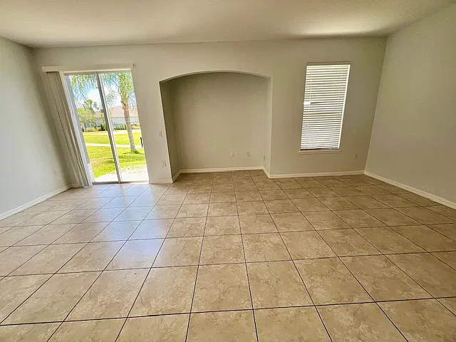 3 bed, 1200 sqft, $2,250 — Photo 3
