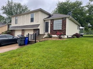 801 S Medford Cir #1, Olathe, KS 66062