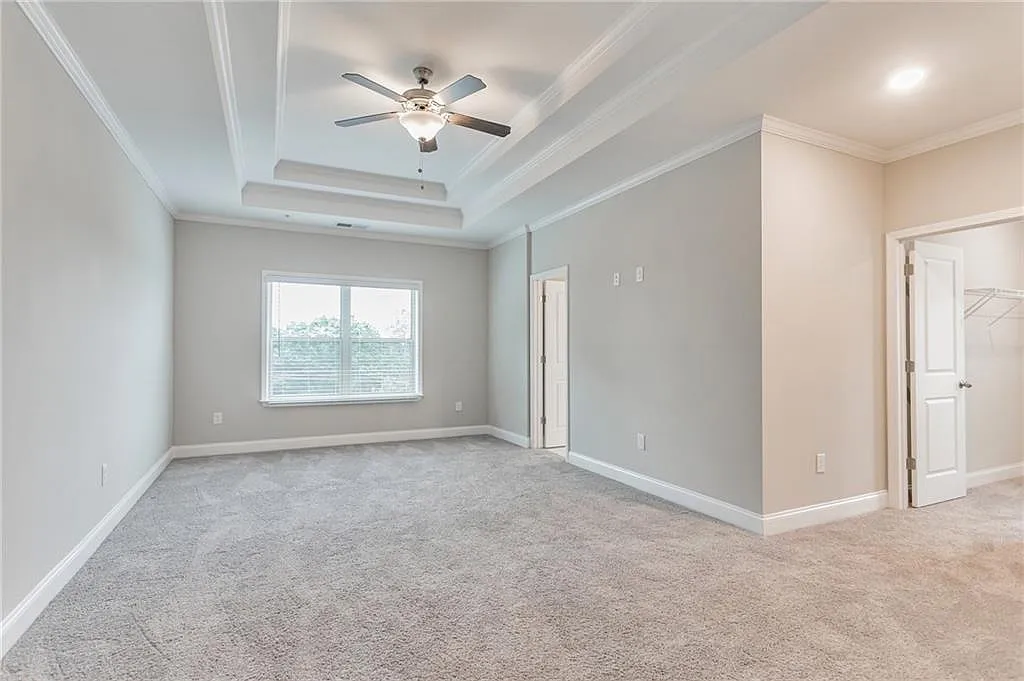3 bed, 3.5 bath, 2008 sqft, $2,640 — Photo 2