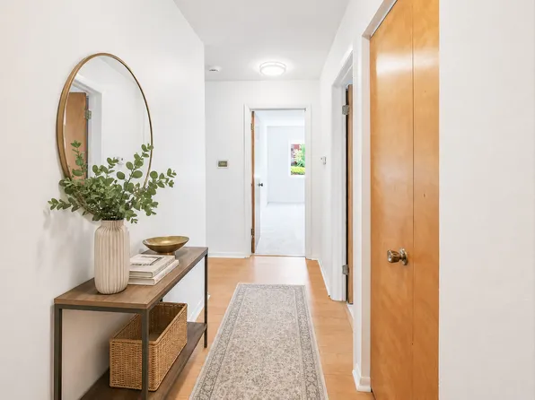 1025 S Fernandez Ave APT 1S, Arlington Heights, IL 60005