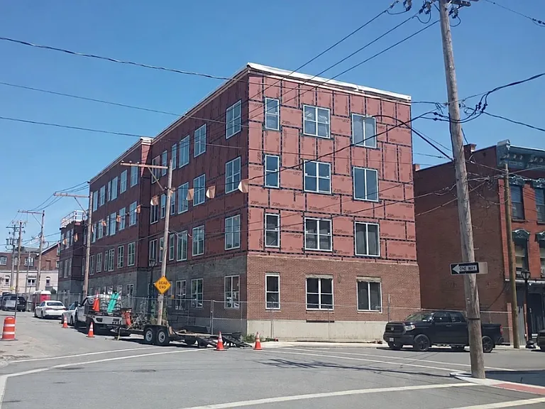 27 White St — Photo 2