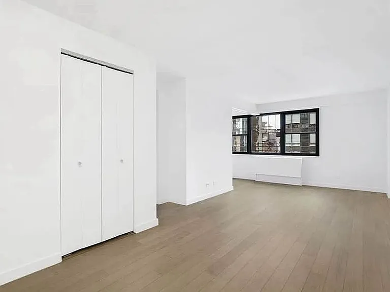 222 E 39th St #14-A — Photo 2