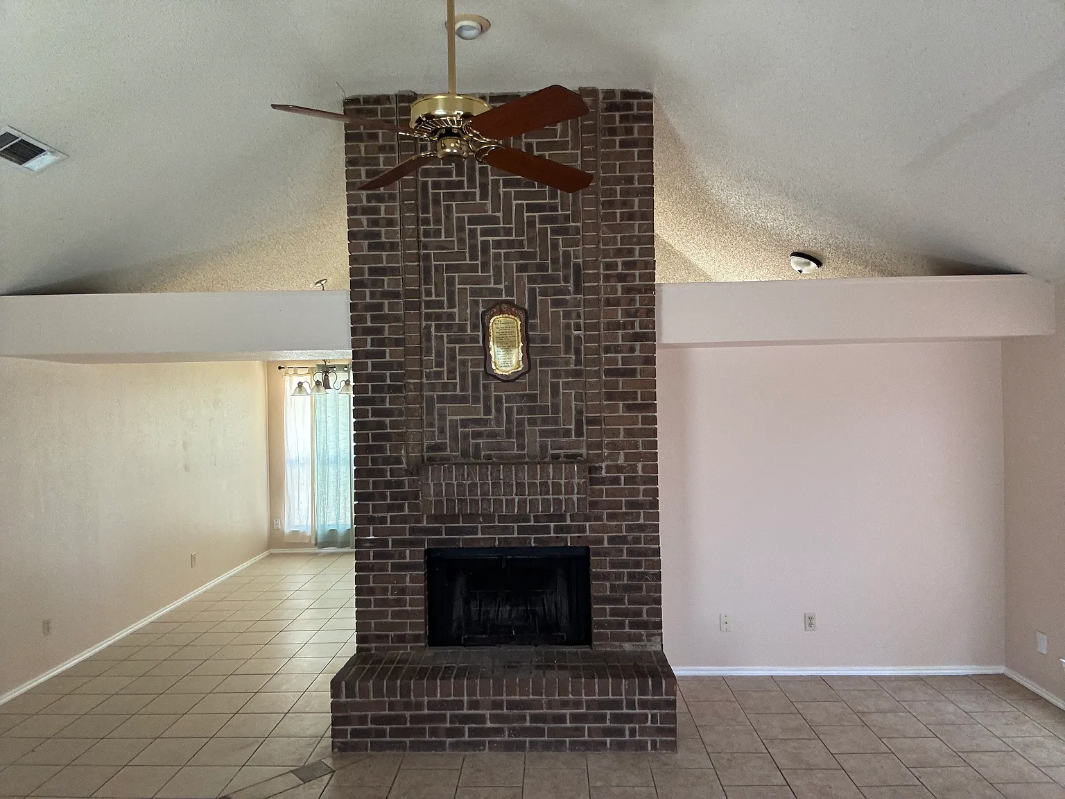 3 bed, 1480 sqft, $2,100 — Photo 2