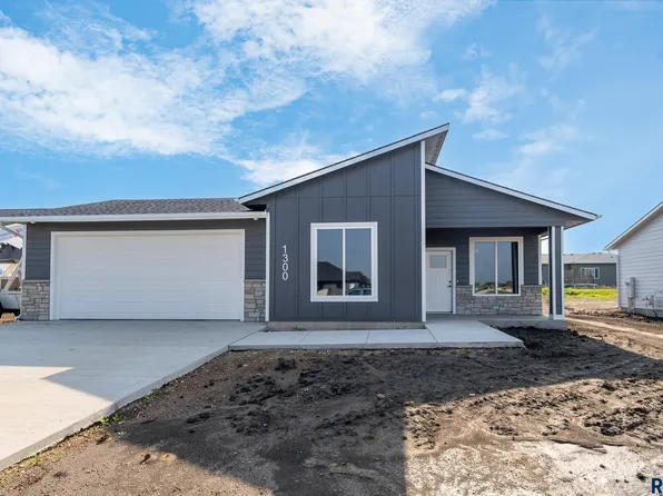 1300 N Titan Ave, Tea, SD 57064