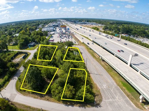Elm St, Conroe, TX 77301