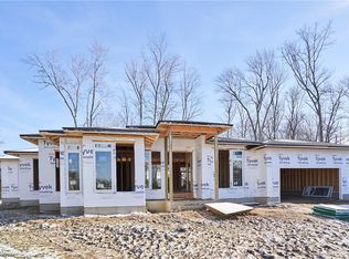 V/l A T Hl, Willoughby, OH 44094
