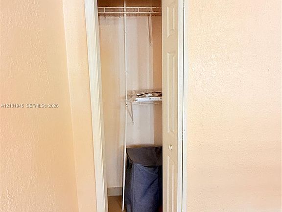 5th image of 326 NE 6th St APT 3