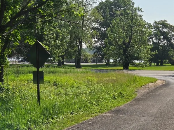 1690 Ann St, Hillsdale, MI 49242