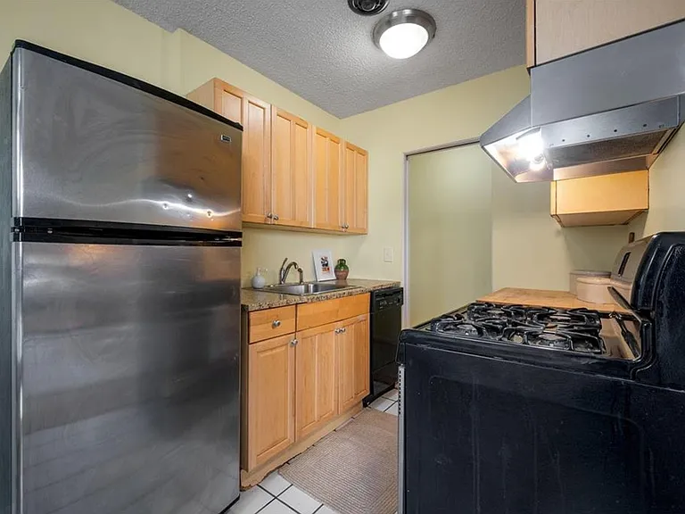 2747 Dupont Ave S #201 — Photo 5