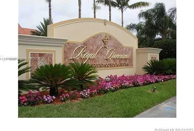 Royal Poinciana Condo — Photo 1