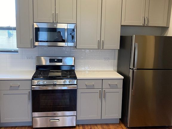4th image of 4041 S Calumet Ave