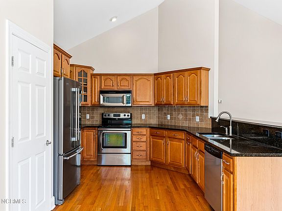 2nd image of 620 The Cape Blvd