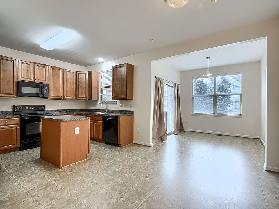 1st image of 855 E Lombard St