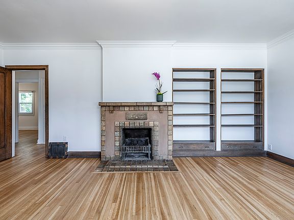 4th image of 1489 E Michigan Ave