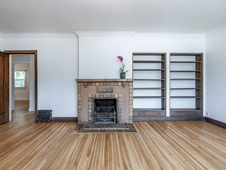 1489 E Michigan Ave — Photo 4