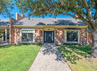 1205 Brook Hollow Dr, Bryan, TX 77802