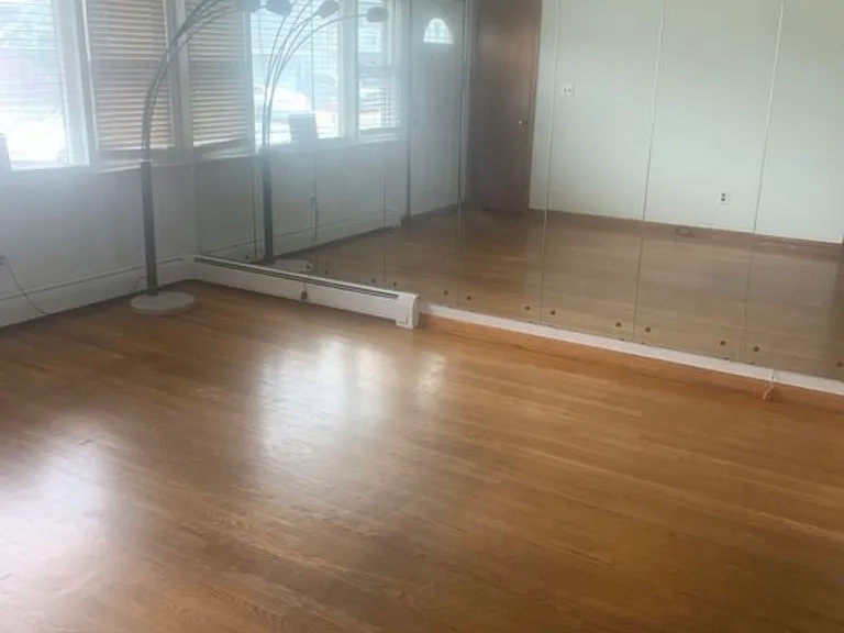 10 Emerson Ave — Photo 4