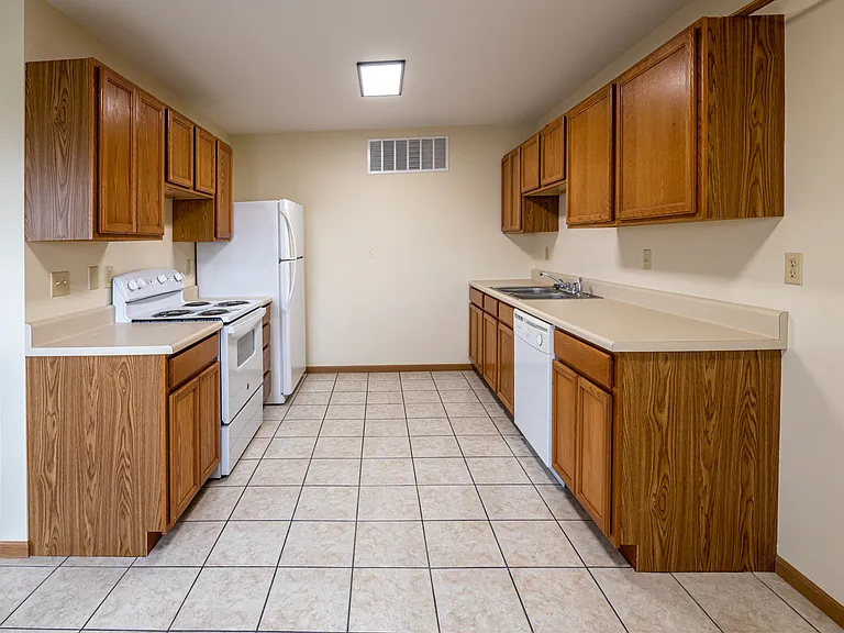 1210 Northernview Dr — Photo 5