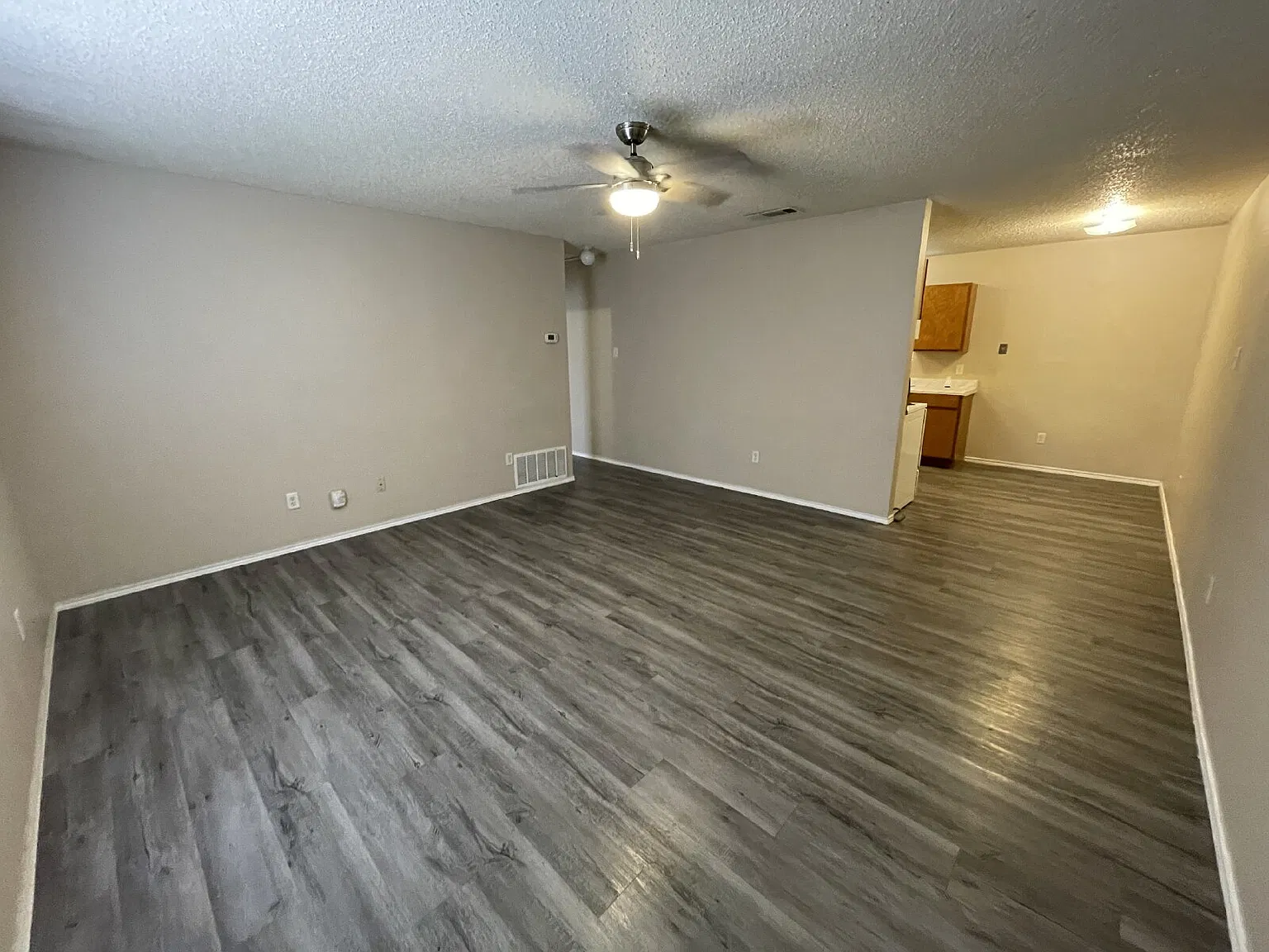 2 bed, 1.0 bath, 960 sqft, $795 — Photo 2