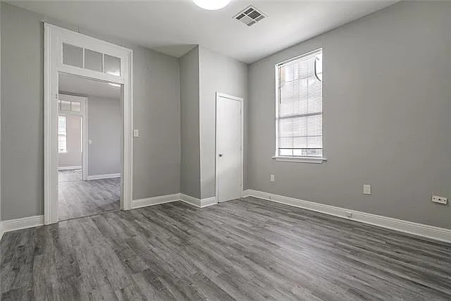 2411 S Saratoga St — Photo 9
