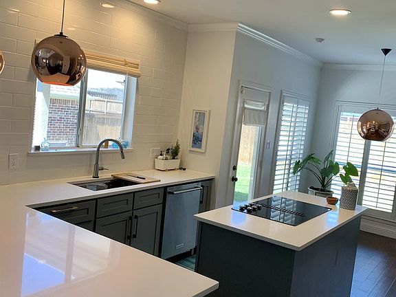 3rd image of 7602 Blossom Ln