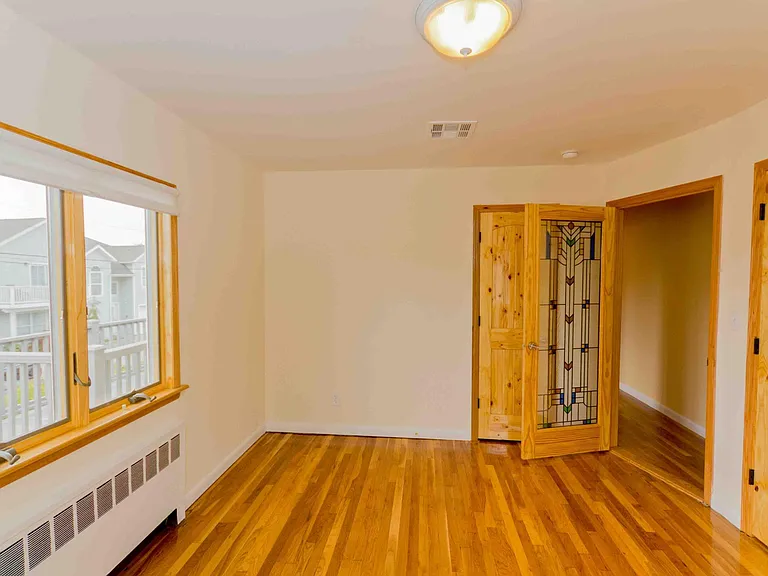 48 Rochester Ave #UPSTAIRS — Photo 11