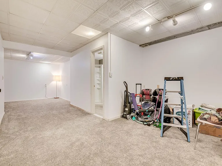 216 Roundhouse Ct — Photo 29