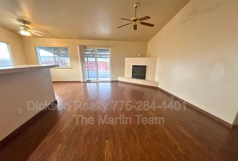 3 bed, 2.0 bath, 1284 sqft, $1,839 — Photo 4