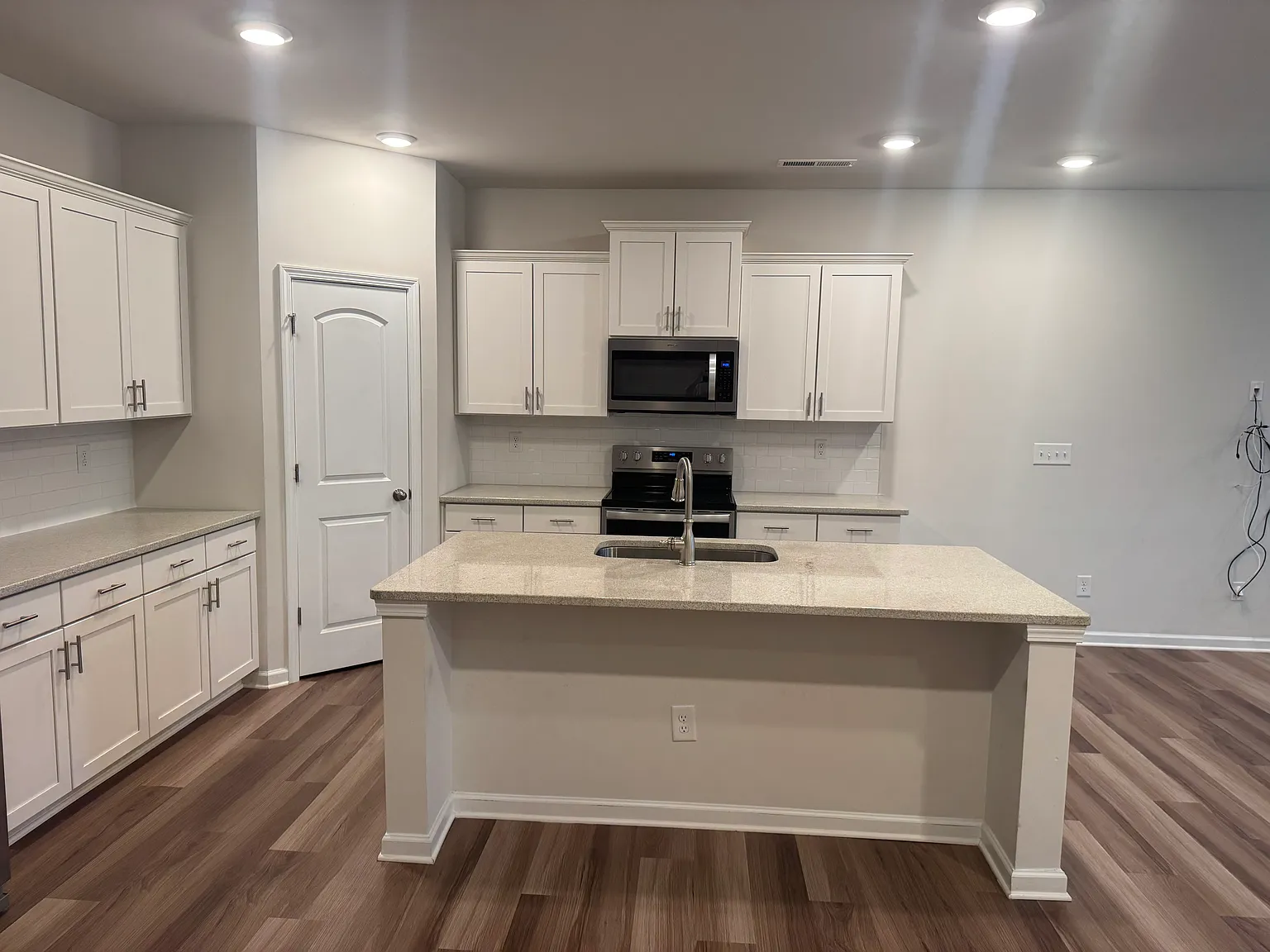 4 bed, 3.5 bath, 2257 sqft, $2,450 — Photo 2