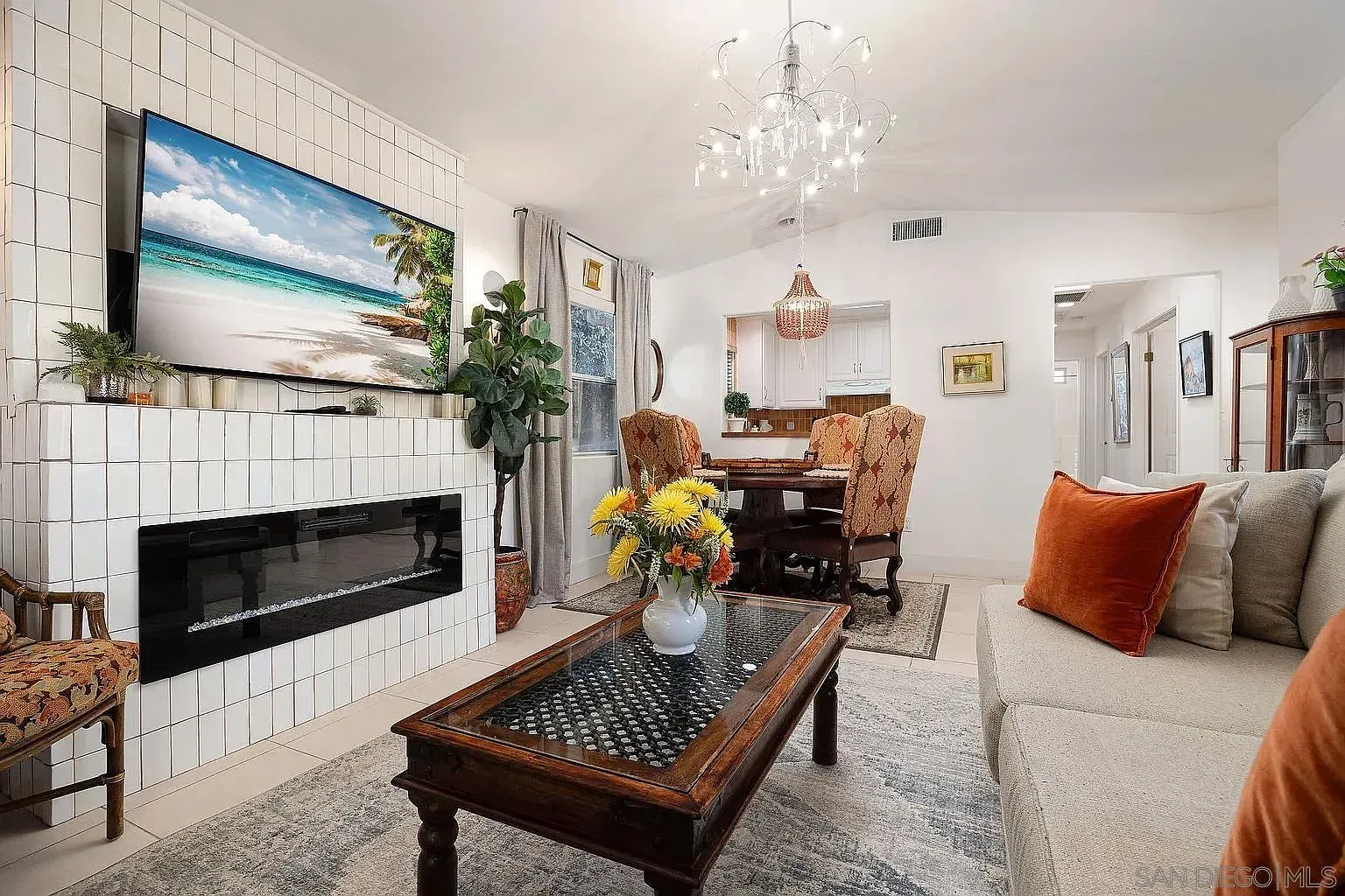 3 bed, 2.0 bath, 1000 sqft, $4,000 — Photo 2