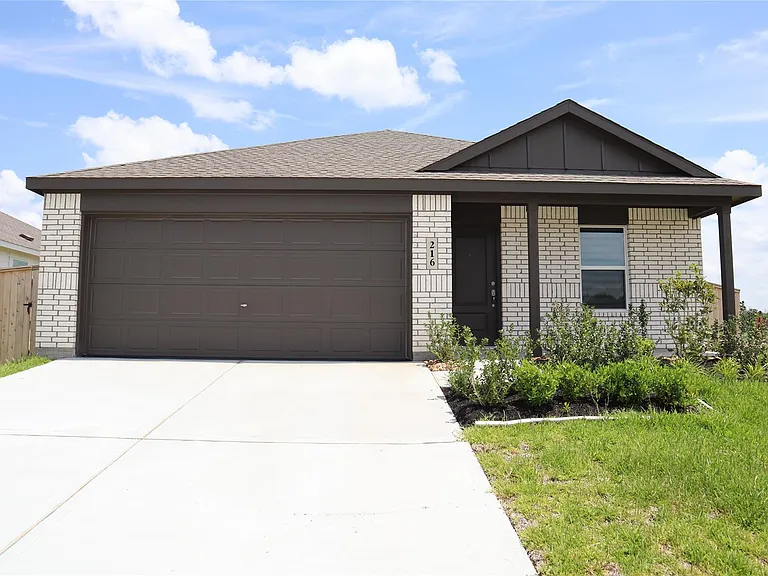 216 Lantana Ln — Photo 3