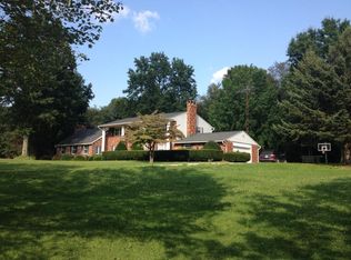 9751 Sandyville Rd NE, Bolivar, OH 44656