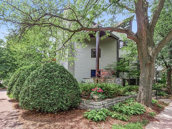 2nd image of 302 Selby Ave