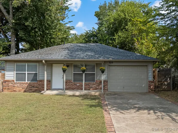 325 W Sycamore St, Coweta, OK 74429