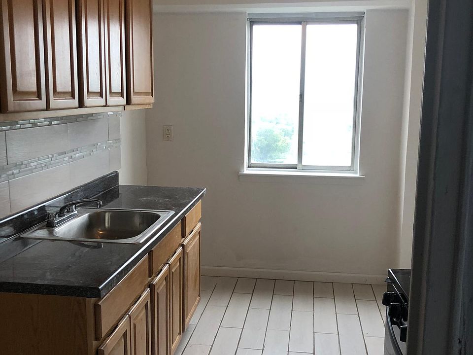 1st image of 275 Prospect St APT 15H