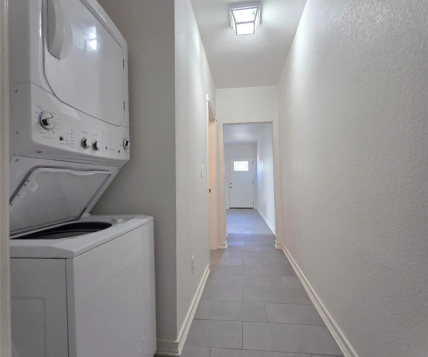 1 bed, 1.5 bath, 1100 sqft, $1,140 — Photo 4