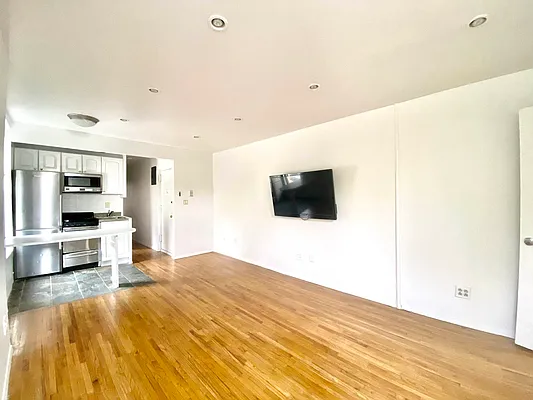 Rented by Best Apartments North Inc | media 40