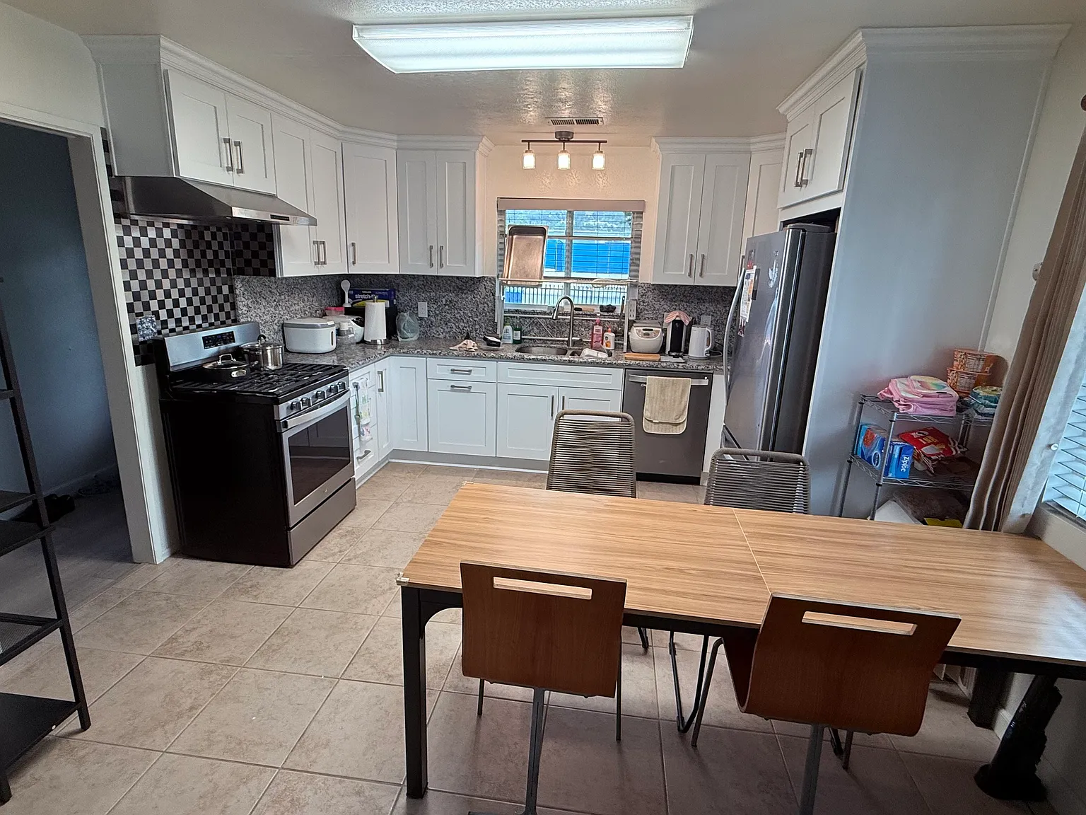 4 bed, 1750 sqft, $1,050 — Photo 1
