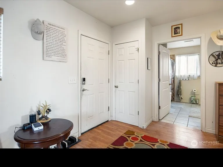 Hillcrest Dr NE — Photo 8