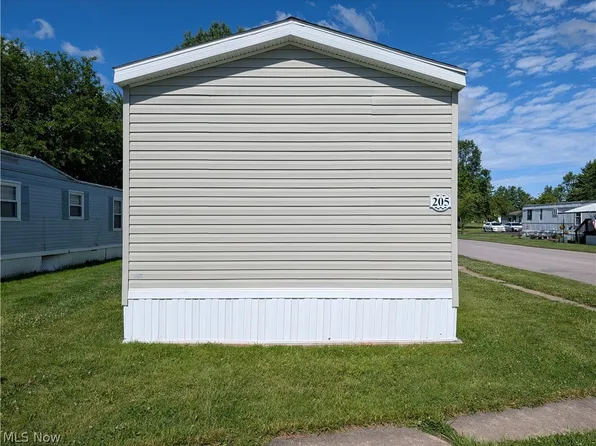205 Larkstone Pl, Elyria, OH 44035