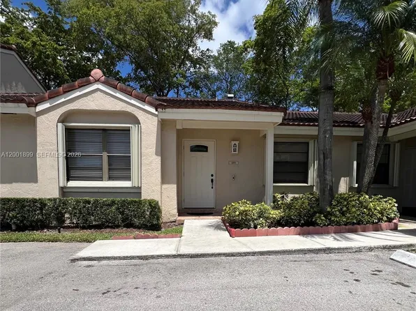 6109 NW 171st St, Hialeah, FL 33015